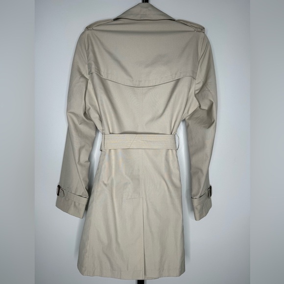 Burberry Women's Trench Coat - Timeless Elegance and British Heritage ๐ - Picture 2 of 7